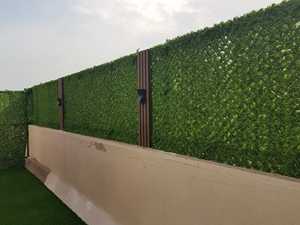 Panneaux muraux d'herbe de villa fabriqués en Turquie Structure en acier de conception moderne Couleur verte pour une utilisation de balcon d'intimité extérieure Garantie de 5 ans - Product Image 4