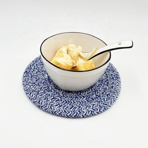 Set de table rond bleu et blanc géométrique tressé en tissu, lavable, pour usage domestique, style simple - Product Image 1