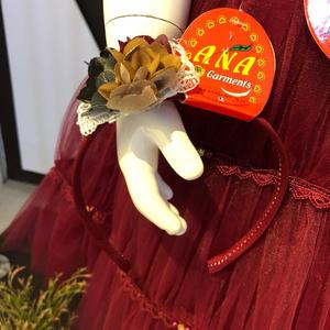 Vestido de satén de lujo para niños con diadema Diseño de secuencia de hilo superior para ropa de fiesta Nueva colección Temporada de primavera - Product Image 5