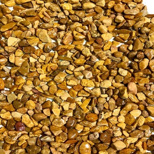 Super Qualité En Vrac Poli Jaune Jaspe Chips Pierre Cristal Naturel Gemme Style Amour Gravé Sculpté En Gros - Product Image 1