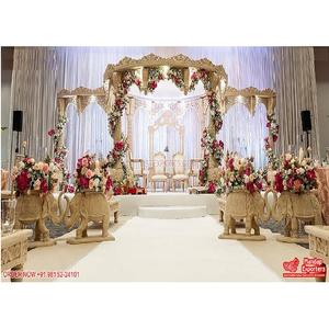 Mandaps de Madera para Bodas en Interiores Estilo Palacio Maharaja, Nuevo Diseño de Corona, Conjunto de Mandaps de Madera con Tema Rústico Real, Canadá - Product Image 1