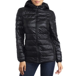 Veste matelassée épaisse à capuche de couleur unie avec logo personnalisé pour femme, veste d'hiver rembourrée en polyester, respirante, séchage rapide, pour le bureau - Product Image 1