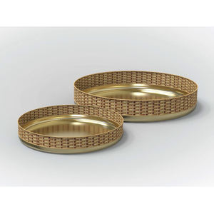 Plateau profond rond en or clair avec combinaison de maille en métal et rotin de qualité supérieure pour servir un plateau rond profond à l'aspect fantaisie de style moderne - Product Image 1