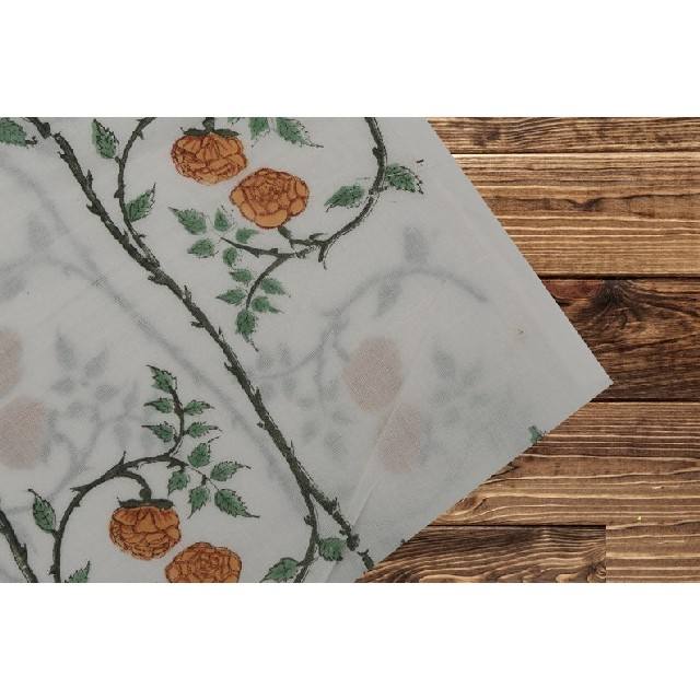 สีเทาเข้ม