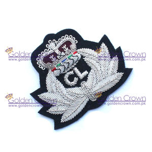 Insignia de lingotes de corona de plata | Insignia bordada hecha a mano de lingotes de corona de plata - Product Image 1