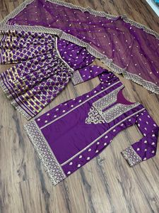 Artsu — costume Sharara violet, broderie de la bande dessinée, codeur mori avec seyounce, filet en dentelle fantaisie, Dupatta à quatre côtés, brodé par alexport, - Product Image 3