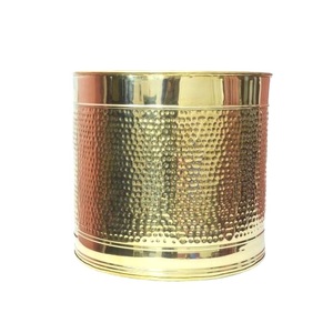 Maceta de Metal Farmhouse Gallery para jardín, decoración al aire libre, macetas con soporte, macetas de suelo con acabado chapado en oro - Product Image 1