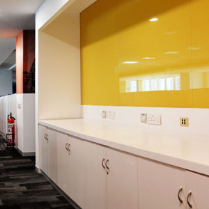 Nhà Máy Giá Tùy Chỉnh 100% Acrylic Rắn Bề Mặt Tấm Tinh Khiết Đá Nhân Tạo Trong 6Mm 12Mm 30Mm Độ Dày Thiết Kế Đơn Giản - Product Image 5