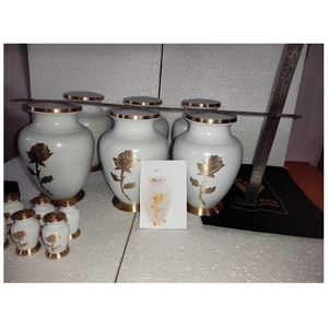 ขายส่งทองเหลืองเผาศพโกศอุปกรณ์งานศพโกศสำหรับขี้เถ้ามนุษย์ - Product Image 1
