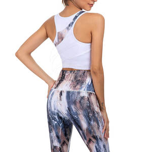 Ensemble d'entraînement pour femmes à la mode bonne qualité vêtements de sport de yoga sans couture grande taille caractéristiques imperméables ensembles de vêtements de yoga à motif solide - Product Image 4