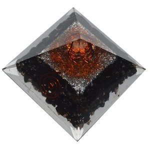 Grossiste de Tourmaline Pyramides D'orgone avec pointe en cristal: Tourmaline Pyramides D'orgone avec pointe en cristal À Vendre - Product Image 1