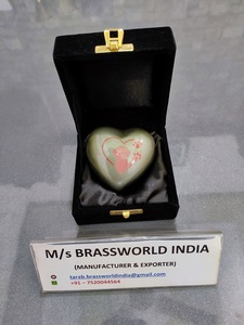 Urne funéraire pour animaux de compagnie en aluminium de style américain avec patte peinte à la main, cœur, fournitures funéraires pour adultes, vente émouvante, Brassworld India - Product Image 5