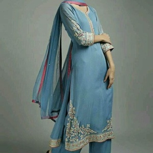 Éblouissant, longue Kurta avec pantalon, robe de soirée avec des appliques élégantes, travail pour fête/mariage, 2021 - Product Image 1