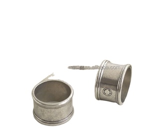 Porte-serviettes rond moderne avec un design élégant en métal, parfait pour les repas à la maison et les accessoires de table de mariage - Product Image 1