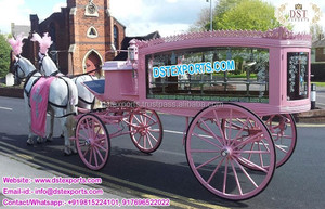 Cales royales antiques en bois tirées par des chevaux, calèches royales antiques en bois tirées par des chevaux, calèche à chevaux à toit noir, États-Unis - Product Image 6