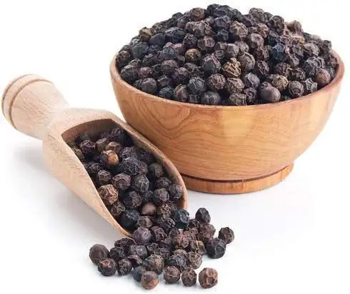 Grani di pepe secchi biologici nessun pepe nero pesante del metallo per cucinare gli ingredienti alimentari indiani delle erbe e delle spezie