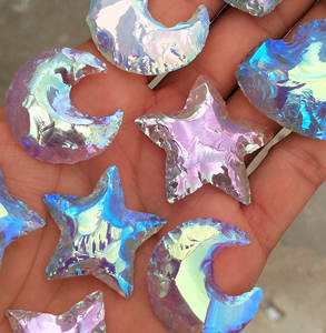 หินโมราโมราโมราธรรมชาติสีแดงทรงหลังเบี้ยหินแกะสลักรูปพระจันทร์เสี้ยวทรงอภิปรัชญาและจี้หินเคลือบ - Product Image 1