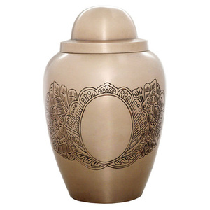 Urna de Latón Niquelado y Grabada a Mano - CRU-1060 - Product Image 1