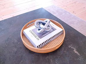 Bandeja para servir de ratán hecha a mano en diseño tejido natural con elegantes asas de madera, perfecta para una elegante decoración del hogar y la cocina - Product Image 6