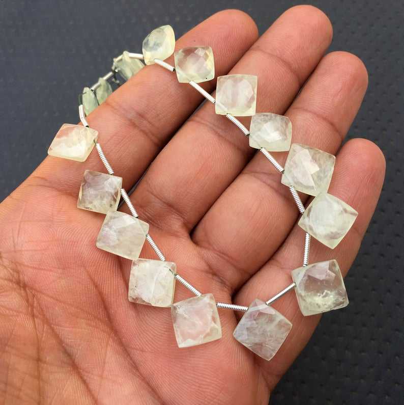 สีเขียวอ่อน