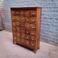 Armoire d'apothicaire antique en bois massif de mangue |   Meuble de salon multi-tiroirs, modèle CB-1069, origine Rajasthan, AKKU ART