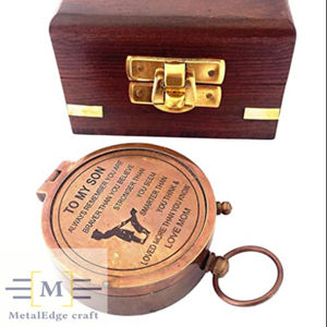 Mini boussole magnétique en laiton Antique, utilisé dans une boîte en bois, cadeau fait à la main avec un look brillant et étui Premium - Product Image 1