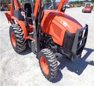 Tracteur Chargeur Kubota 4x4 d'occasion 2019 avec godet de 48 pouces, pelle rétrocaveuse avec stabilisateurs et godet GP de 12 pouces - Product Image 2