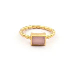 Bagues faites à la main en laiton plaqué or pour femmes Bague de déclaration en pierre précieuse calcédoine rose en forme de rectangle. Mode R-160 Joyas