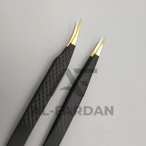 Pince à épiler d'extension de cils noir mat de qualité supérieure en acier inoxydable solide avec pointes dorées Conception d'isolation droite - Product Image 2