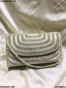 Pochette artisanale exclusive pour femmes, accessoire de soirée ethnique avec motif de boîte de décoration perlée Ele - Product Image 3