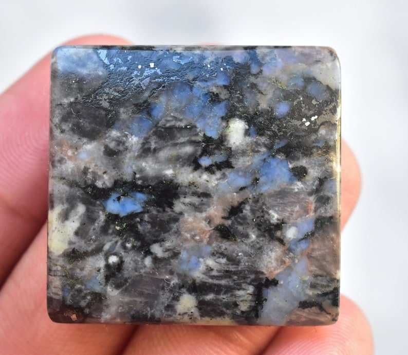 สีน้ำตาล