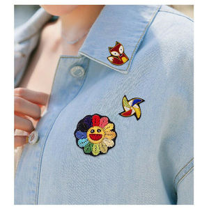 Mode main broderie badges broche emblème personnalisé broche/mode haute qualité brodé à la main broche/meilleure qualité personnalisée - Product Image 3