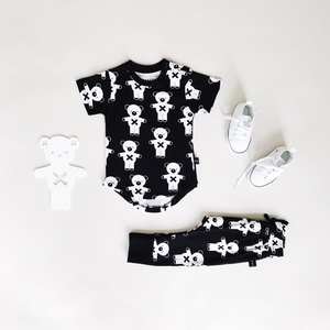 Mameluco de Bebé Recién Nacido de Alta Calidad OEM, Tejido de Punto, 100% Algodón Orgánico, Cierre de Botones Informal para Niñas, Fabricado en India - Product Image 1