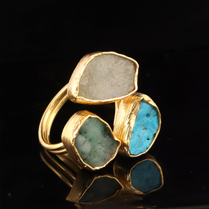 Bague réglable ouverte sur le devant avec trois pierres précieuses naturelles brutes bague au design texturé bague en plaqué or unisexe pierre de naissance de guérison - Product Image 5