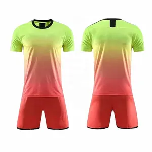 100% Polyester Volledige Set Voetbal Uniform Custom Naam En Nummer Gesublimeerd Voetbal Uniform
