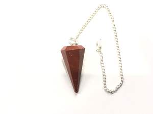 Vente en gros de cristaux de pierre semi-précieuse à énergie divine, pendules en jaspe rouge naturel sculpté pour guérir la méditation, l'amour Feng Shui - Product Image 3