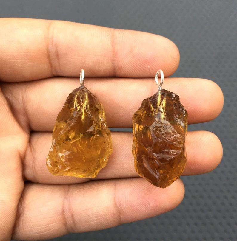 สีเหลือง