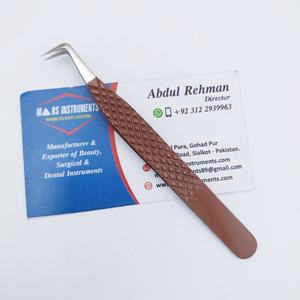 Pinzas de pestañas de acero inoxidable fuertes y sostenibles con agarre de extensiones de Punta puntiaguda - Product Image 1