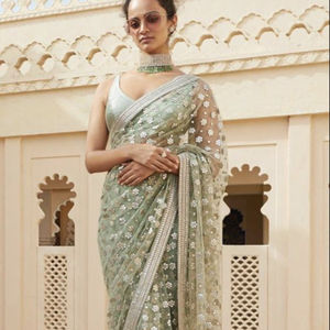 Superbe beau saree avec un travail manuel de designer exclusif comprenant des perles de verre et de la pierre pour les mariages et les fêtes - Product Image 1