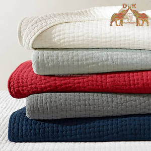 Elegante sólido Kantha Edredón Premium Juego de cama hecho a mano con costuras intrincadas para una experiencia de sueño lujosa y acogedora - Product Image 4