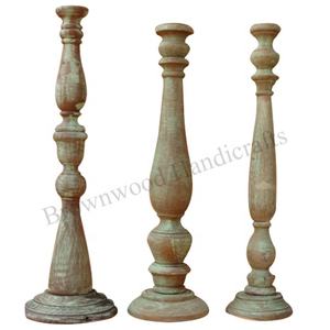 Ensemble de 3 bougeoirs en bois de manguier massif de simplicité moderne, ajout chic à la décoration de Noël minimaliste avec abat-jour blanc en PP - Product Image 1