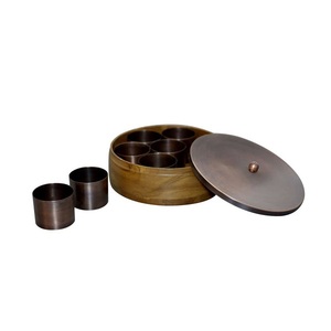 Caja de especias redonda de madera con tapa metálica, utensilios de cocina para hierbas y especias, caja de masala para accesorios de cocina - Product Image 1