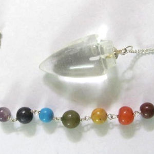 Péndulos de Ágata Semipreciosa con Grabado de Chakras, Ecológicos, Estilo Feng Shui y Amor, en Venta - Product Image 1