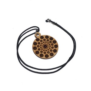 Compre Ahora: Colgantes de Madera con Diseño Redondo Grabado y Piedra de Jaspe Rojo Grabada - Product Image 1