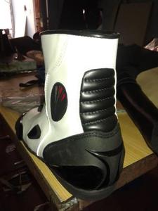 Botas de Motociclismo de Cuero Profesionales para Carreras, Unisex, Impermeables, Transpirables y Resistentes al Viento - Product Image 2