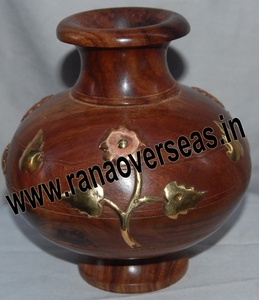 Vase à fleurs en bois fait main marron avec incrustation en laiton pour restaurant hôtel et décoration de la maison - Product Image 3