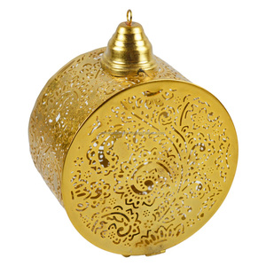 Beau support de lampe en T suspendu au design avec bougeoir de conception de finition colorée Gol dîner de villa intérieure et fêtes de mariage - Product Image 1