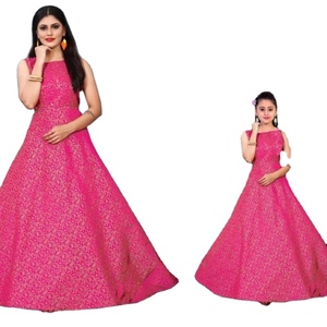 ชุดผ้าเรยอนคอตตอนสำหรับแม่และเด็กใหม่ชุดออกงานปาร์ตี้สีชมพูสวยงามมากเครื่องแต่งกายสำเร็จรูปขายส่ง - Product Image 1