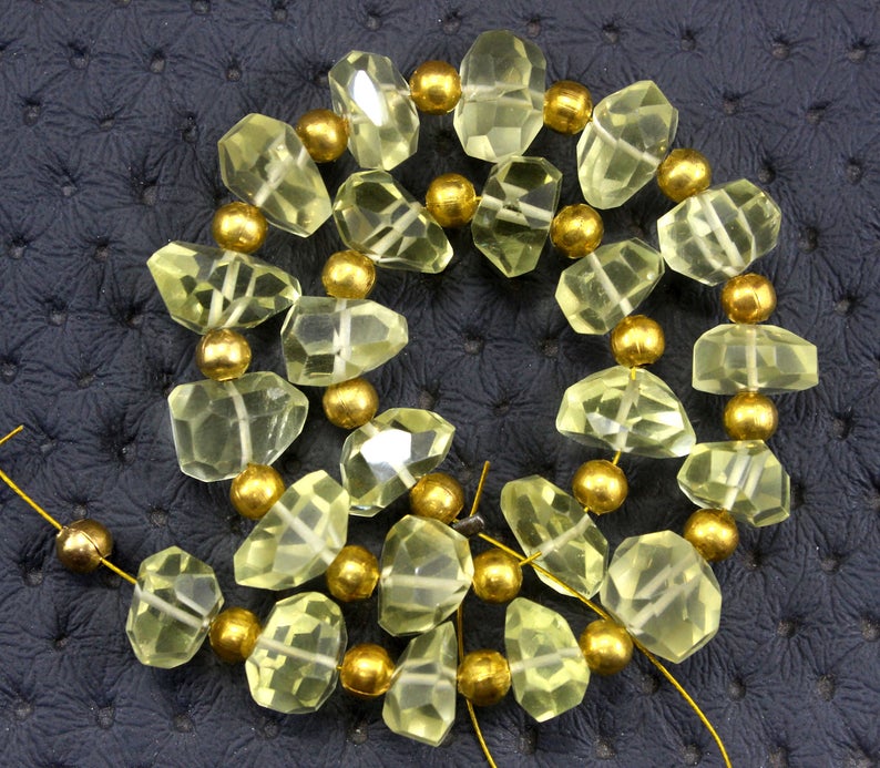 สีเหลือง