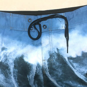 Shorts de compression MMA respirants pour la lutte et le fitness, avec logo personnalisé, impression par sublimation, 100% polyester, séchage rapide - Product Image 3